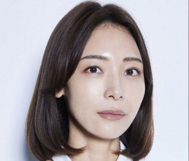 真顔の女性